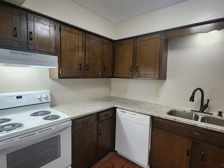 1400 N Perkins Rd #F44 — Photo 7