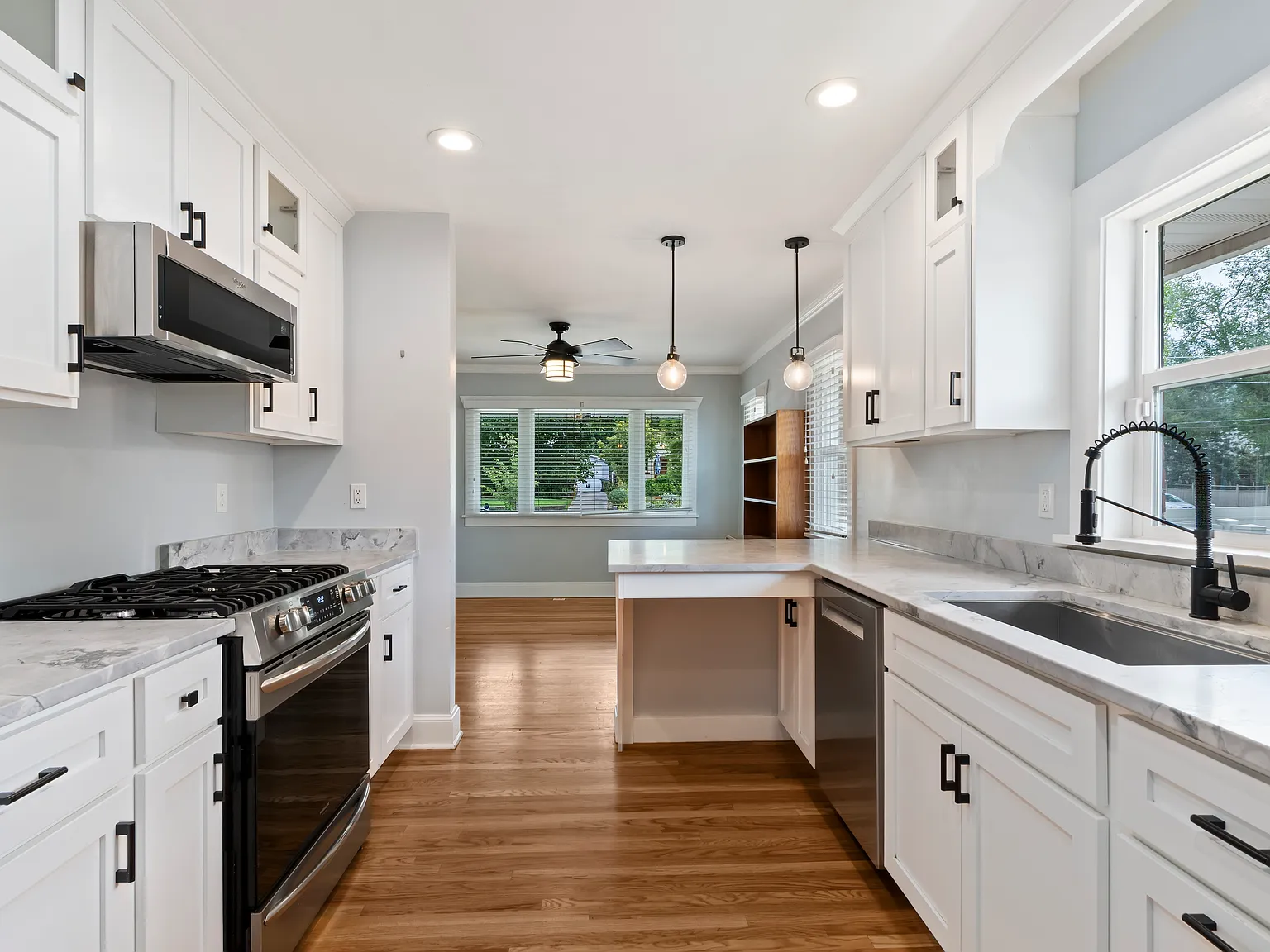 3 bed, 1767 sqft, $3,875 — Photo 2