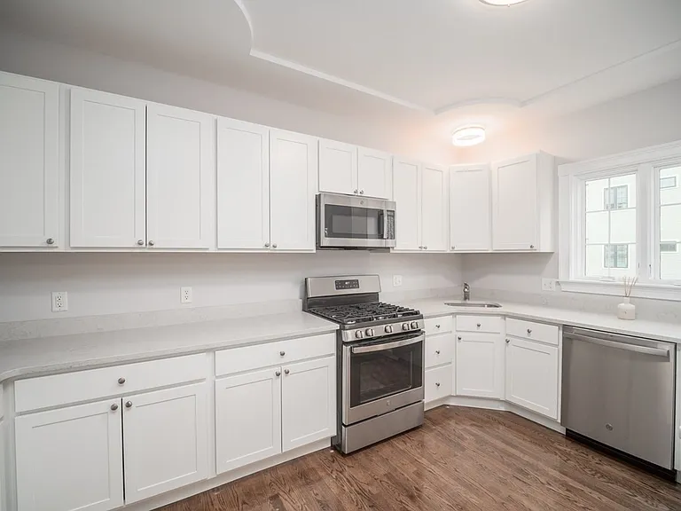 8 Richardson St #2 — Photo 9