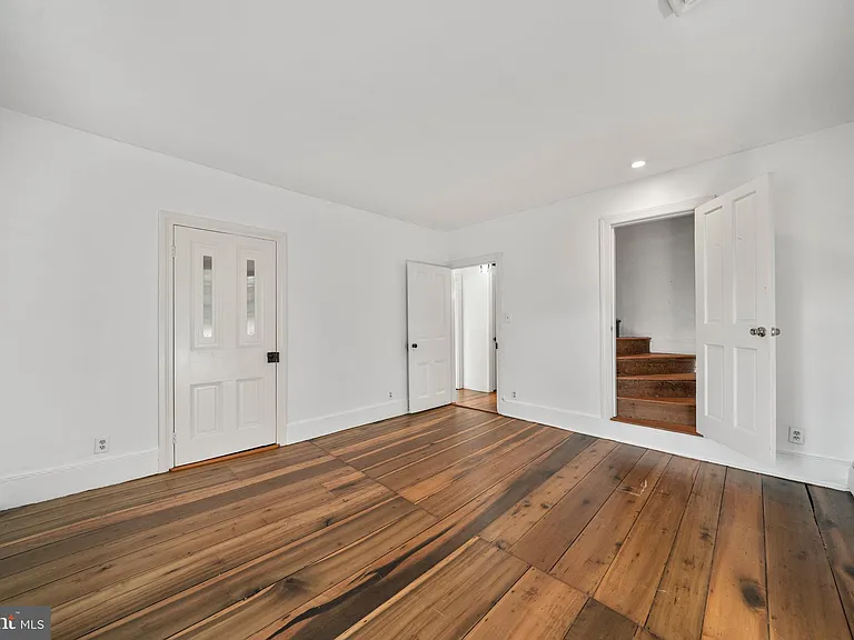 1025 N Chatham Rd — Photo 21