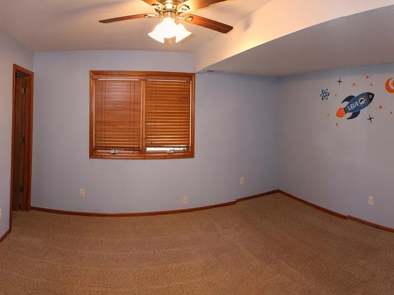 433 Crest Pl — Photo 12