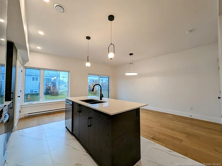 124 Ernest St — Photo 6