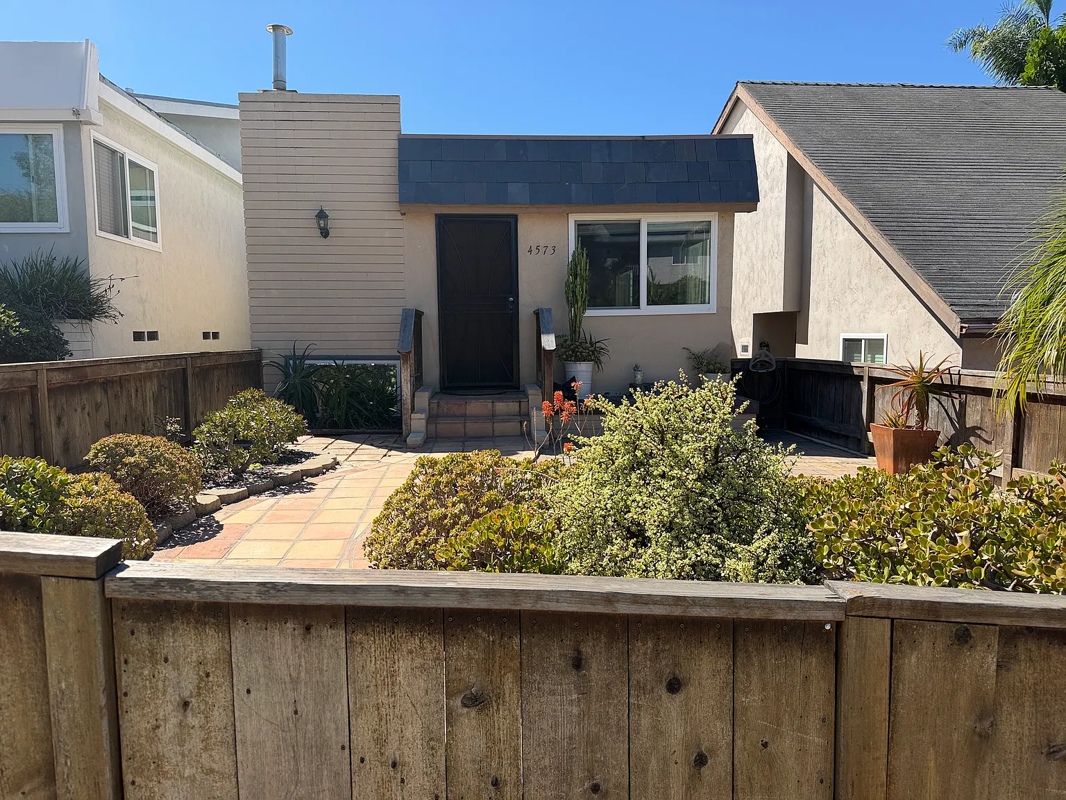 2 bed, 1200 sqft, $4,545 — Photo 1