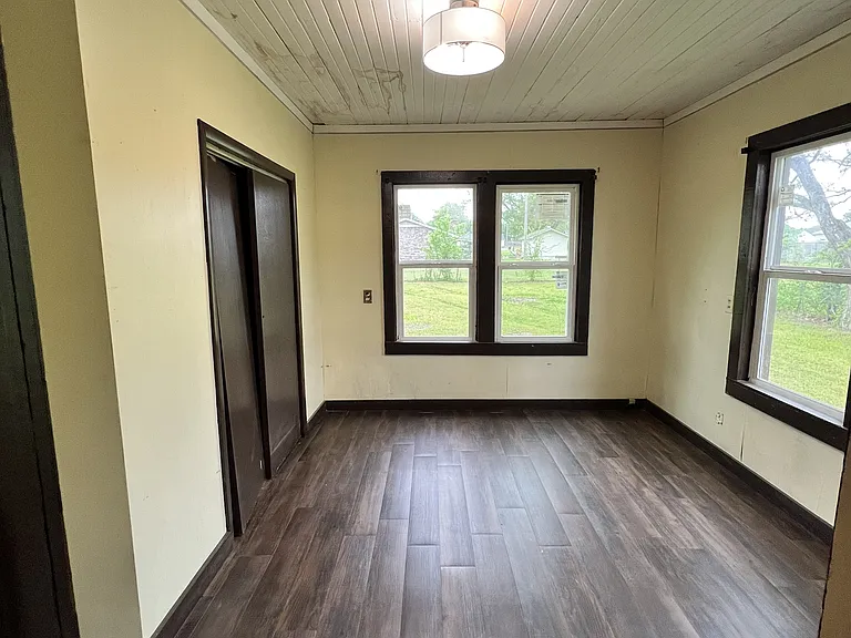 405 S Skaggs Rd — Photo 8