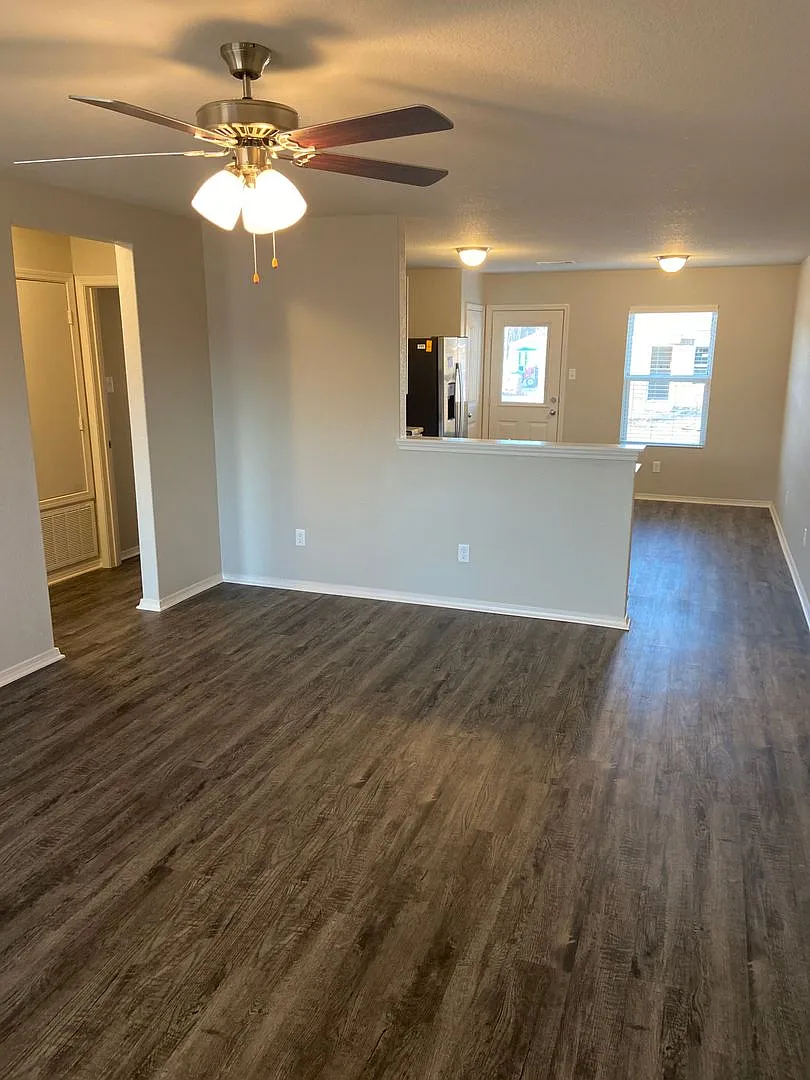 Pre-Leasing Now! Beautiful 3-Bedroom, 2-Bathroom Home in Conrad Court — Photo 4