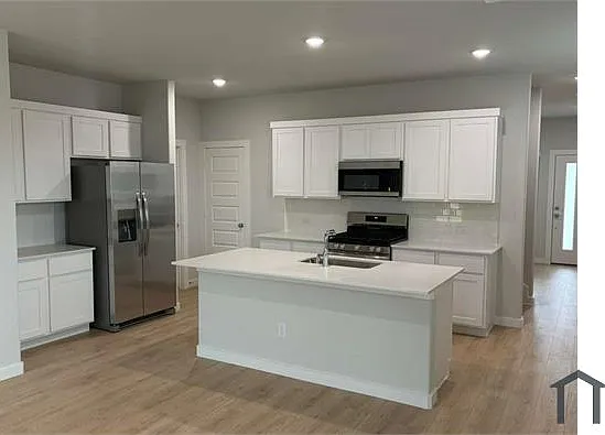 606 Green Grass Dr — Photo 1