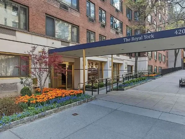 420 East 64th Street image 8 of 12