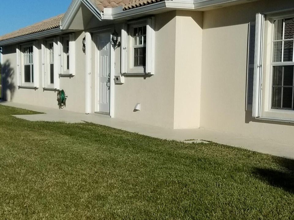 1st image of 8321 SE Paurotis Ln