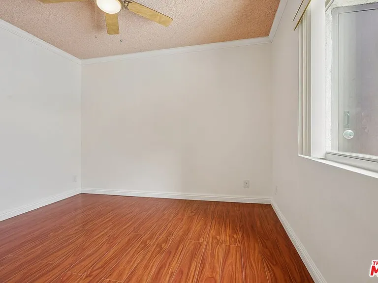 530 S Barrington Ave #110 — Photo 27