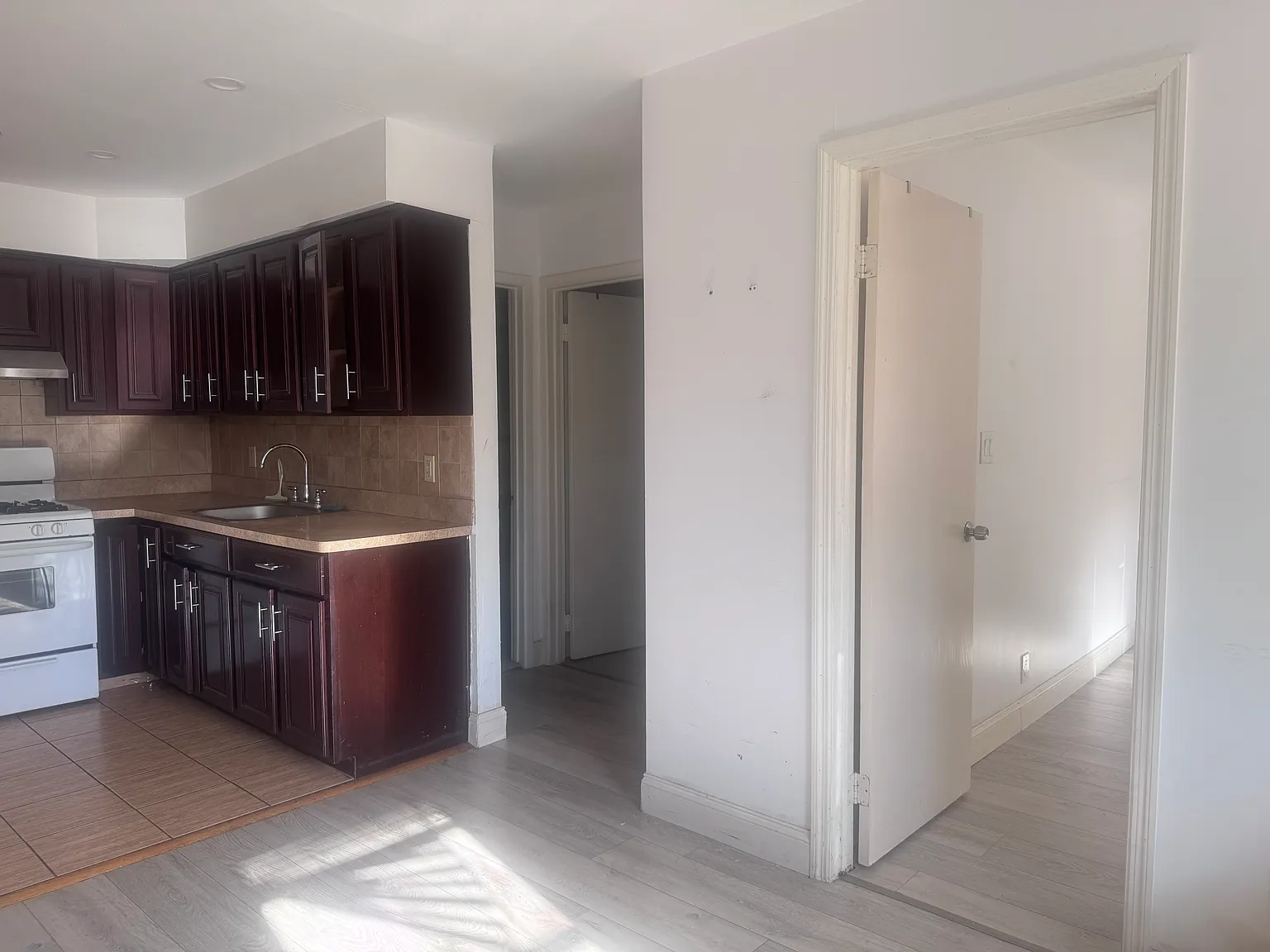 3 bed, 1200 sqft, $950 — Photo 4