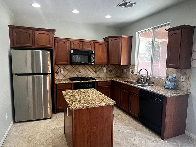 8683 Moreno Mountain Ave — Photo 4