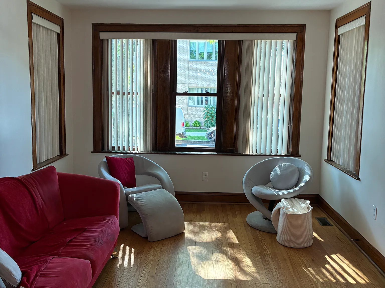 2 bed, 900 sqft, $2,400 — Photo 2