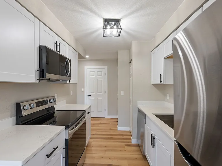 Sandy Terrace Apartments — Photo 32
