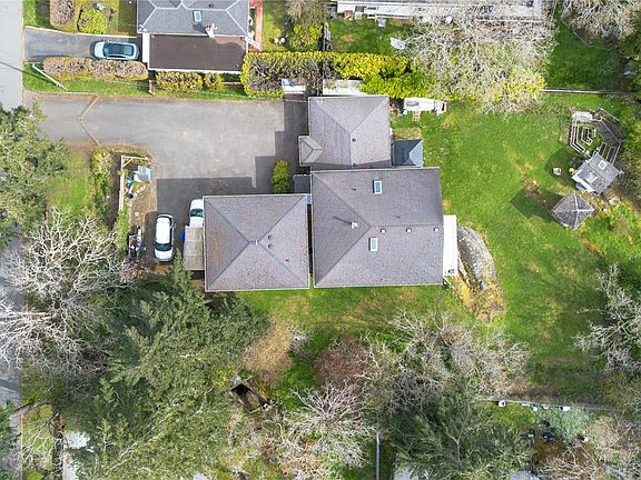 3rd image of 863 Parklands Dr