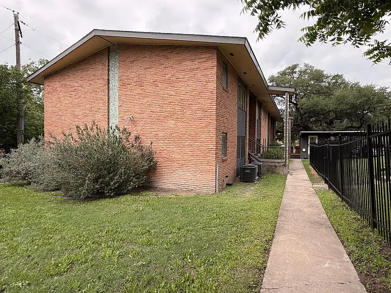 3304 Red River St — Photo 17