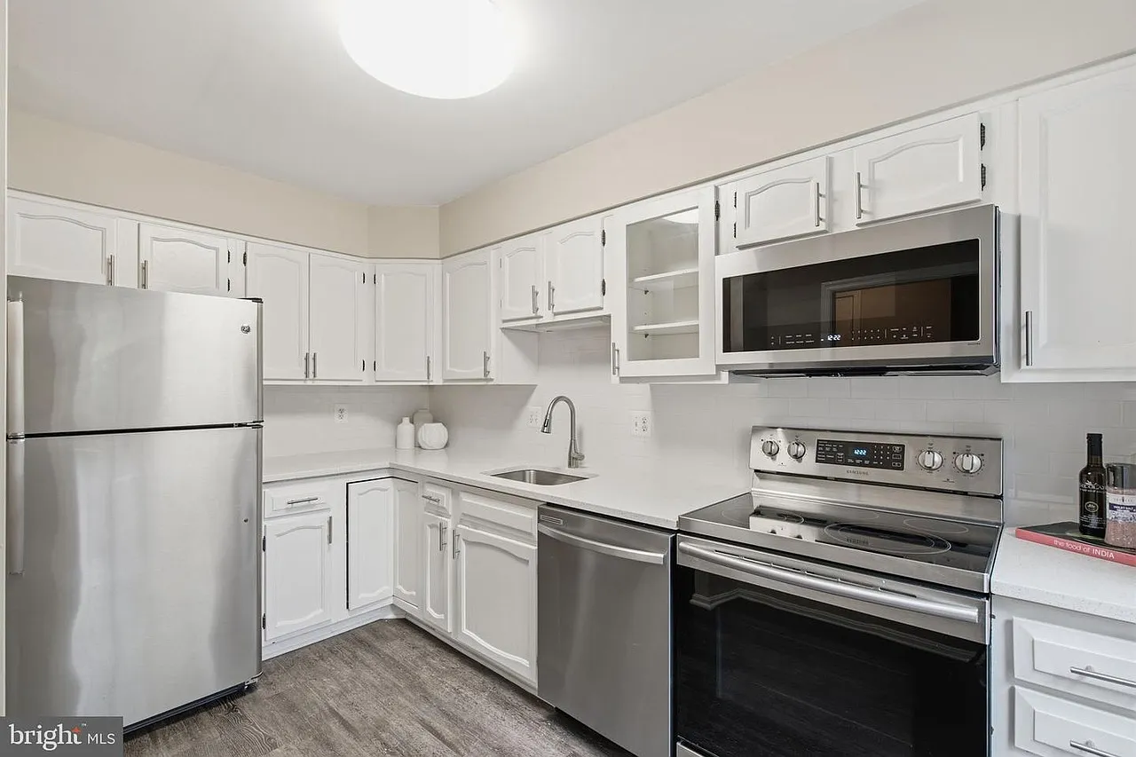 2 bed, 1315 sqft, $3,400 — Photo 1