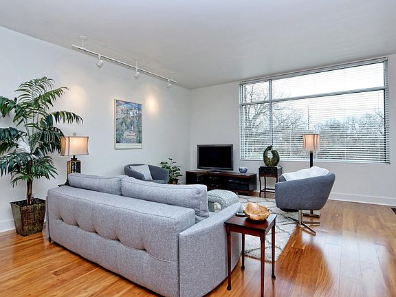 3rd image of 203-210 Lee Barton Dr #203