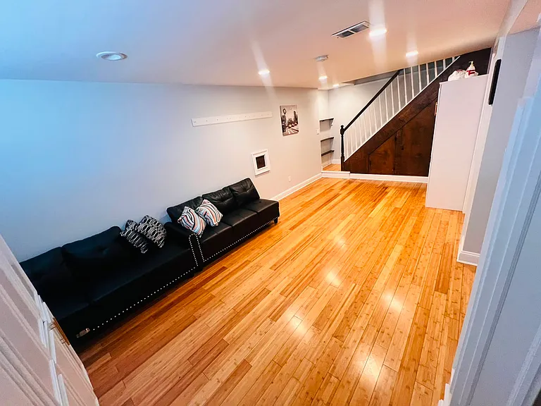 31 Walnut St #1 — Photo 4
