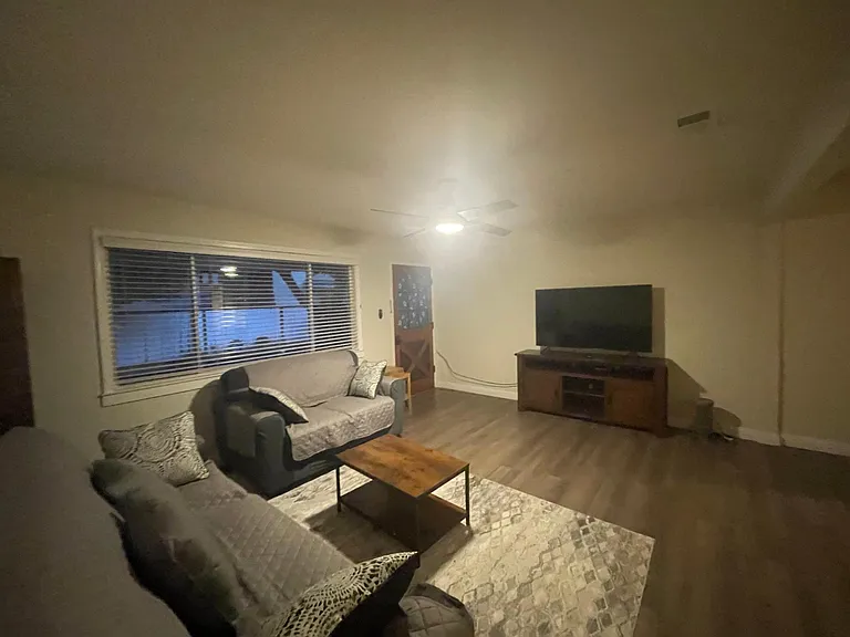 110 Gladys Ave #B — Photo 18