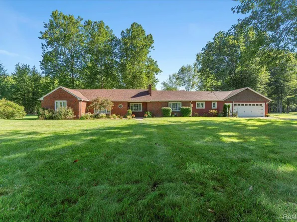 35900 Huron River Dr, New Boston, MI 48164