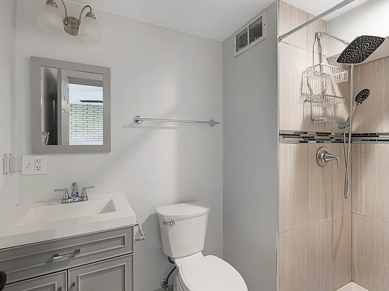 621 Hiawatha Dr — Photo 11
