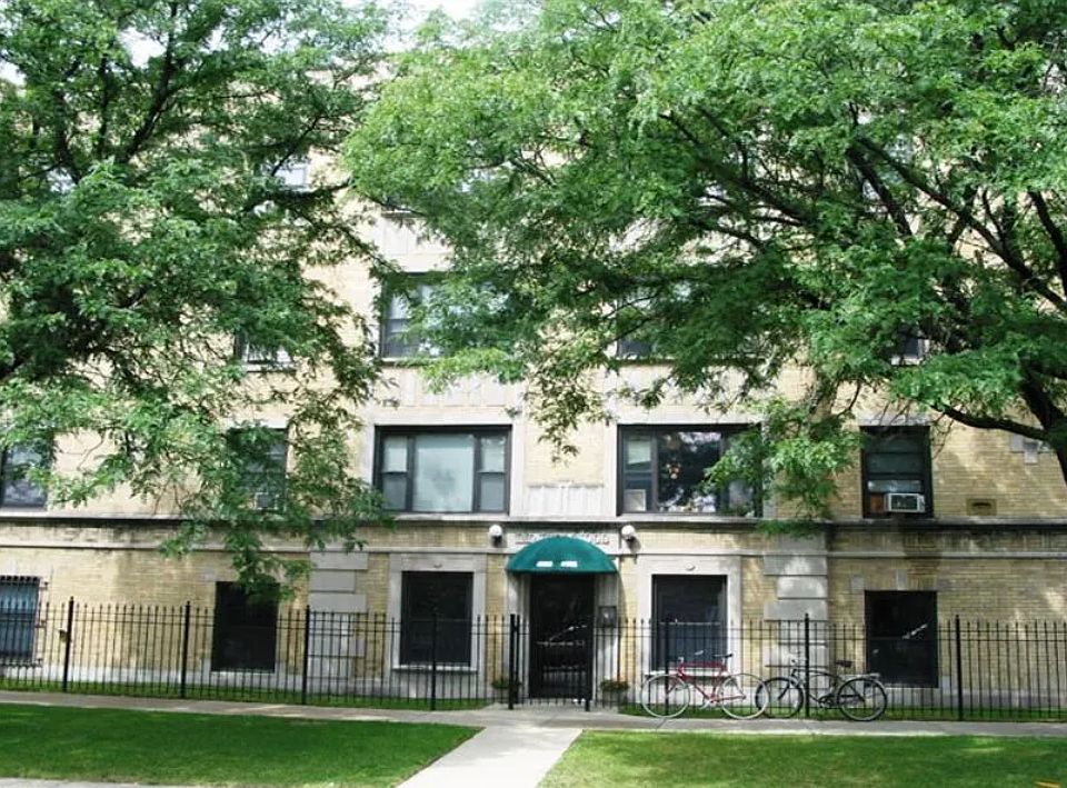 1st image of 1907 W Wilson Ave APT 3B