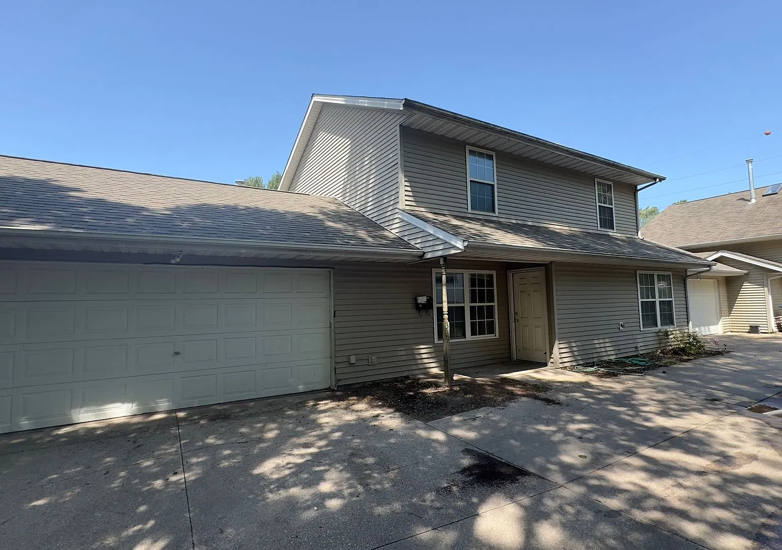 $2,200 | 4 Bedroom, 2 Bathroom Multi Floor Duplex | Pets Negotiable* | Available for August 1st, ... — Photo 1