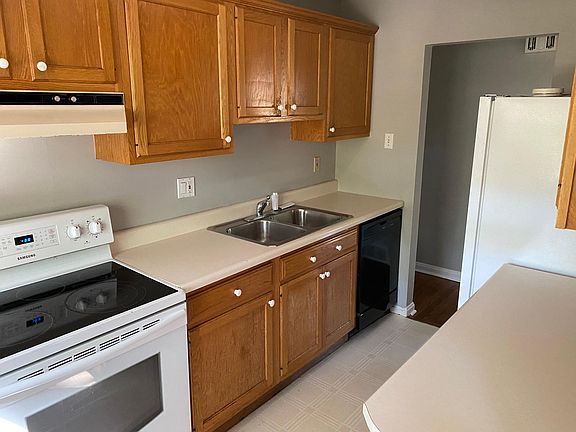 2nd image of 428 Rollingwood Ln