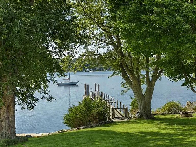 39 Shore Dr — Photo 4