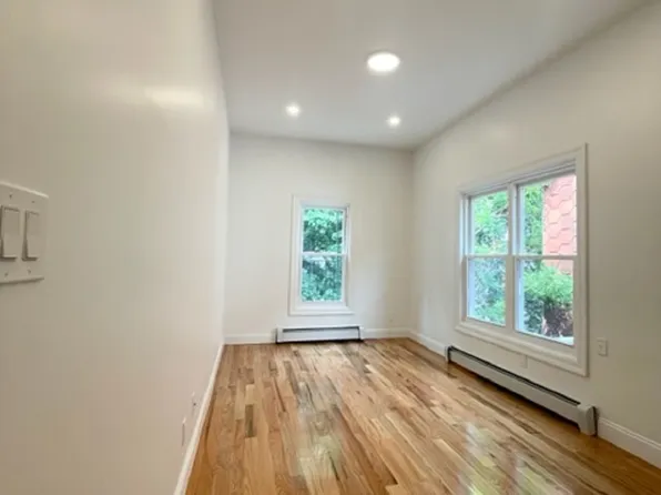 245 Newkirk Avenue image 9 of 20