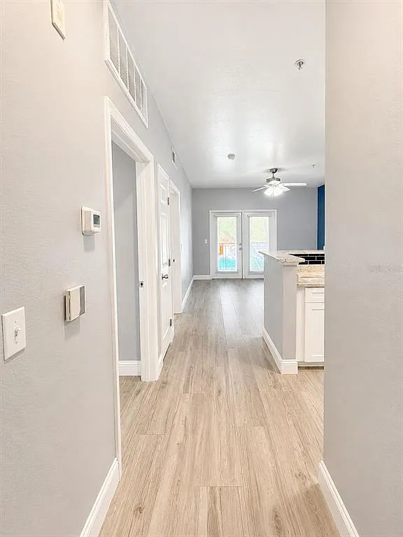 1 bed, 1.0 bath, 672 sqft, $1,950 — Photo 2