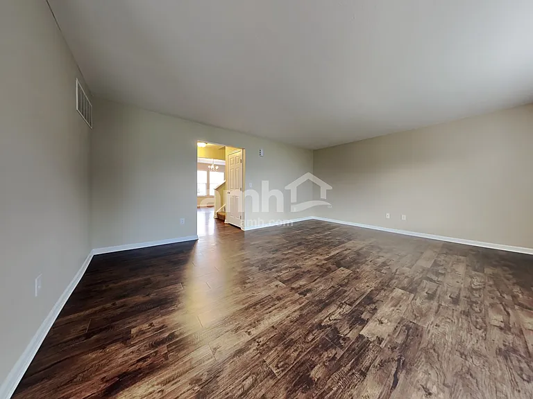 5454 Windsor Ct — Photo 6