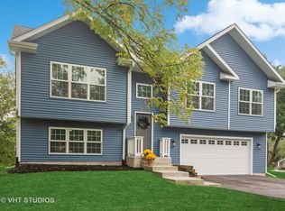 1 Oak St, Barrington, IL 60010