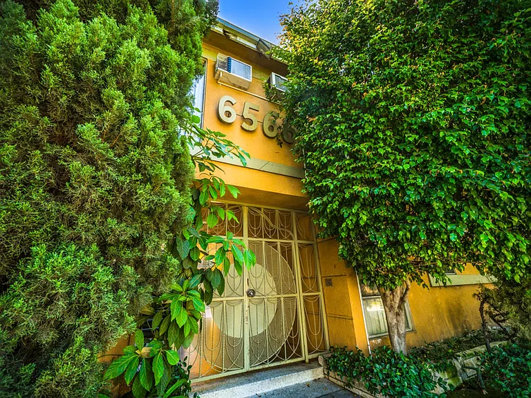 6566 Fountain Ave — Photo 10