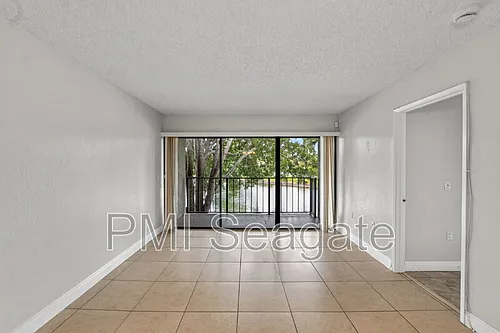 1543 Lake Crystal Dr #G Photo 1