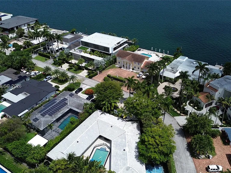 11445 N Bayshore Dr — Photo 4