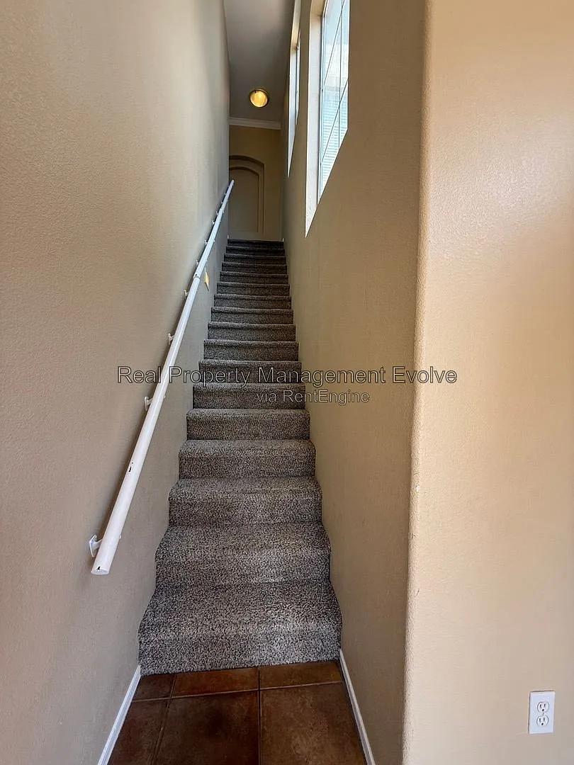 2 bed, 2.0 bath, 1088 sqft, $1,645 — Photo 3
