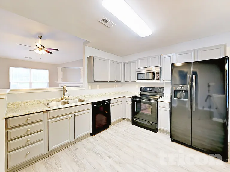 10207 Green Hedge Ave — Photo 5