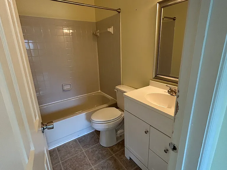 717 Westminster Ln — Photo 17