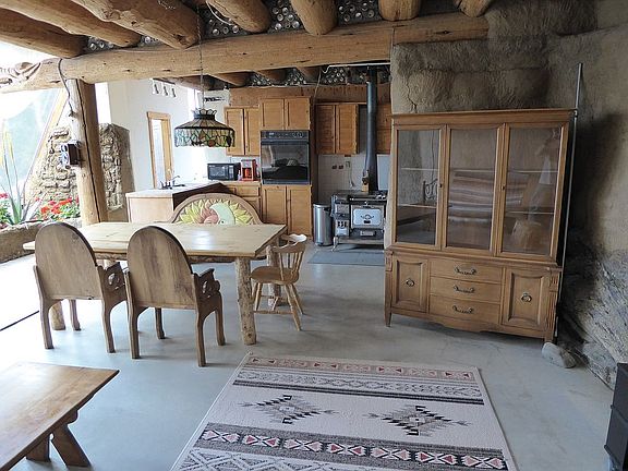 Dining & Kitchen Areas