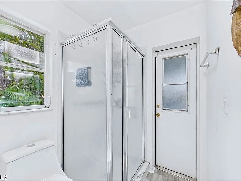 204 SE 18th St — Photo 26