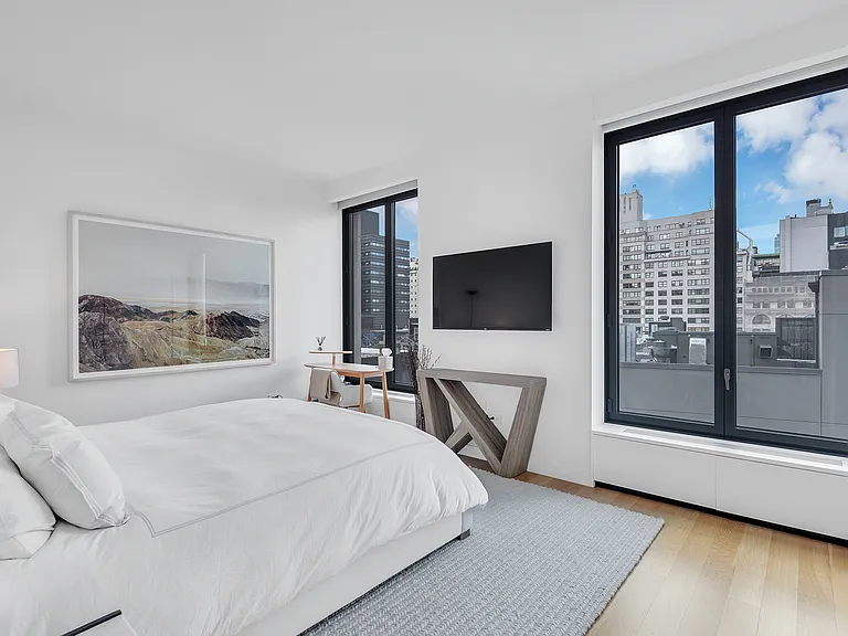 21 E 12th St #9A — Photo 3