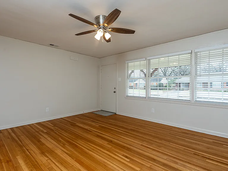 4958 Welchshire Ave — Photo 5