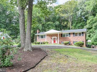 18412 Cedar Dr, Triangle, VA 22172