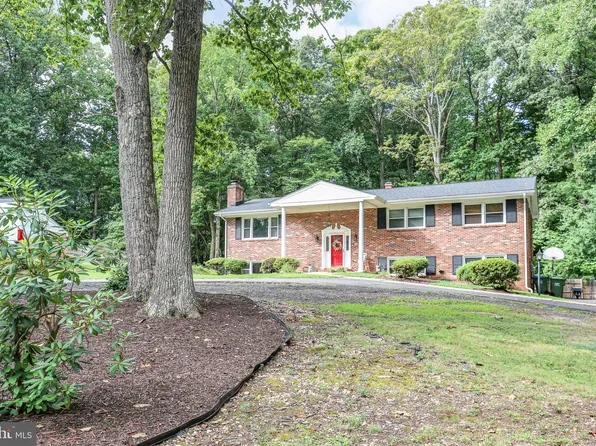 18412 Cedar Dr, Triangle, VA 22172