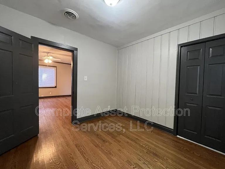 1119 E 39th Pl — Photo 6