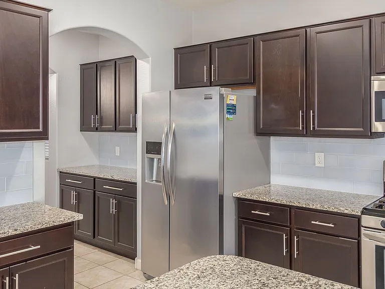17186 W Lisbon Ln — Photo 10