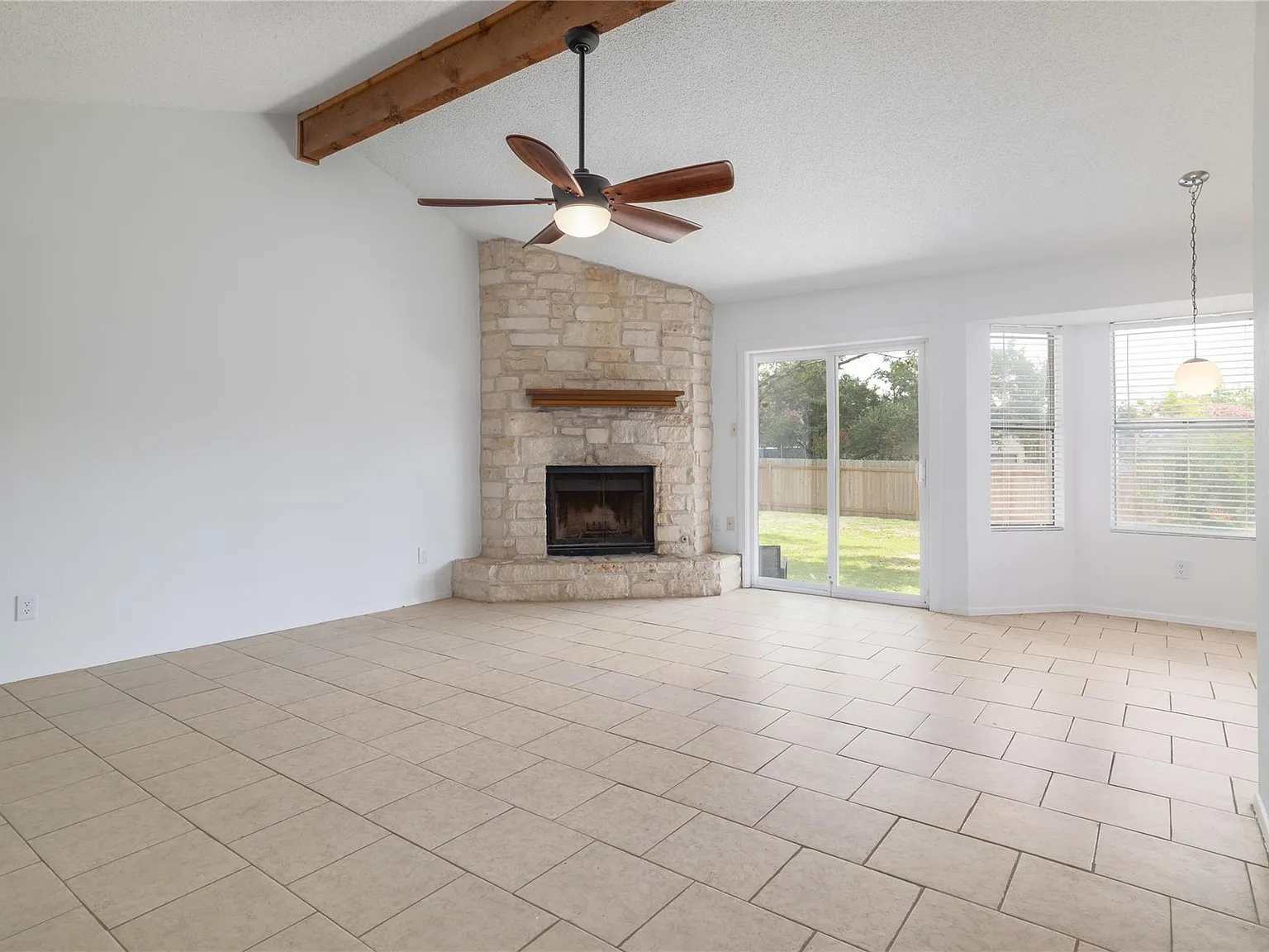 3 bed, 2.0 bath, 1119 sqft, $1,850 — Photo 3