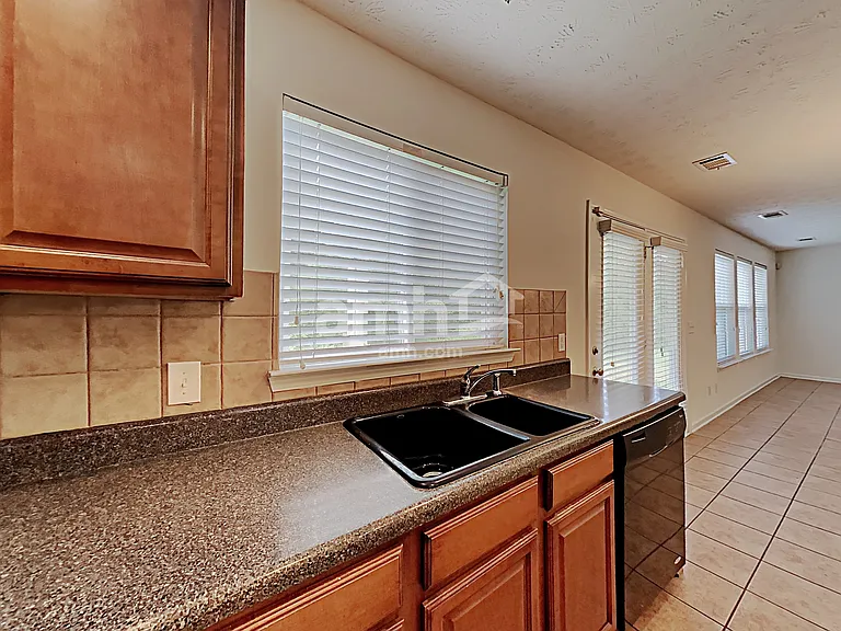 2641 Farmstead Ct — Photo 7