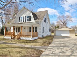 1102 4th St, De Pere, WI 54115